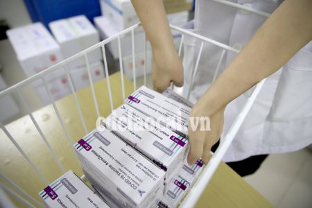 Lào Cai tiếp nhận thêm 1.300 liều vắc xin phòng Covid-19 từ Bộ Y tế