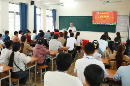 Lào Cai: 60 học viên tham gia đào tạo nhân viên y tế thôn bản