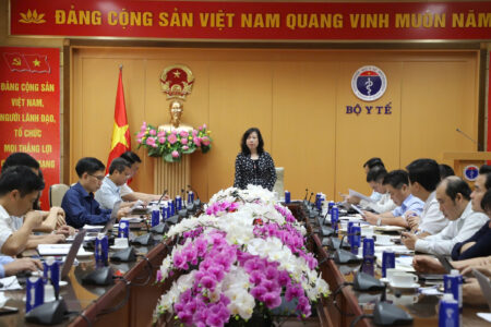 Tiếp tục đẩy nhanh tiến độ chuyển đổi số ngành Y tế